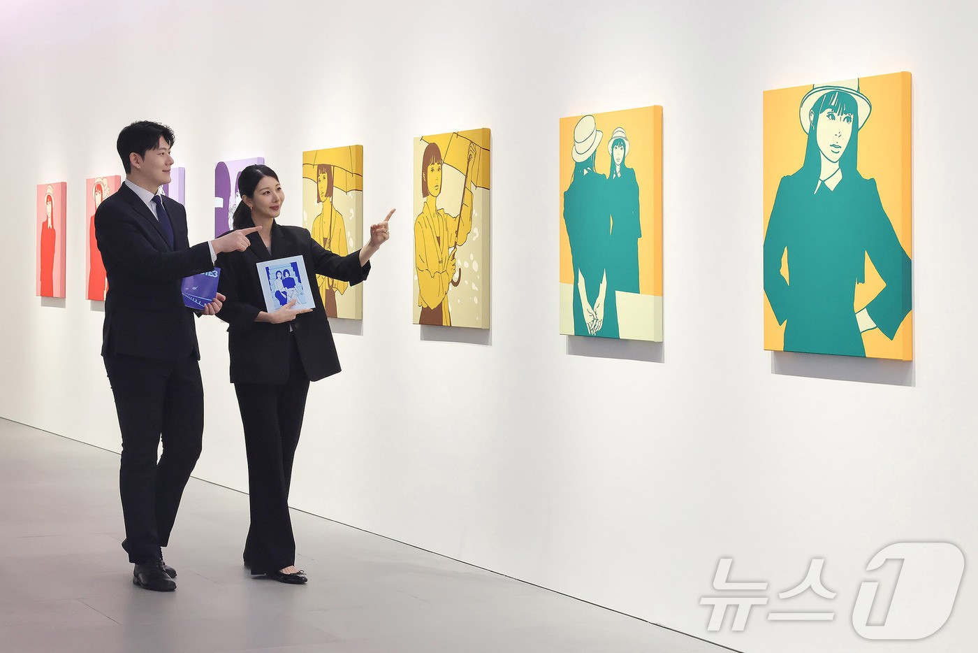 (서울=뉴스1) = 신세계백화점이 세계적인 인기를 모으고 있는 일본의 작가 키네(KYNE)의 국내 최대 규모 개인전을 개최한다고 2일 밝혔다. 사진은 모델들이 분더샵 청담에 위치한 …