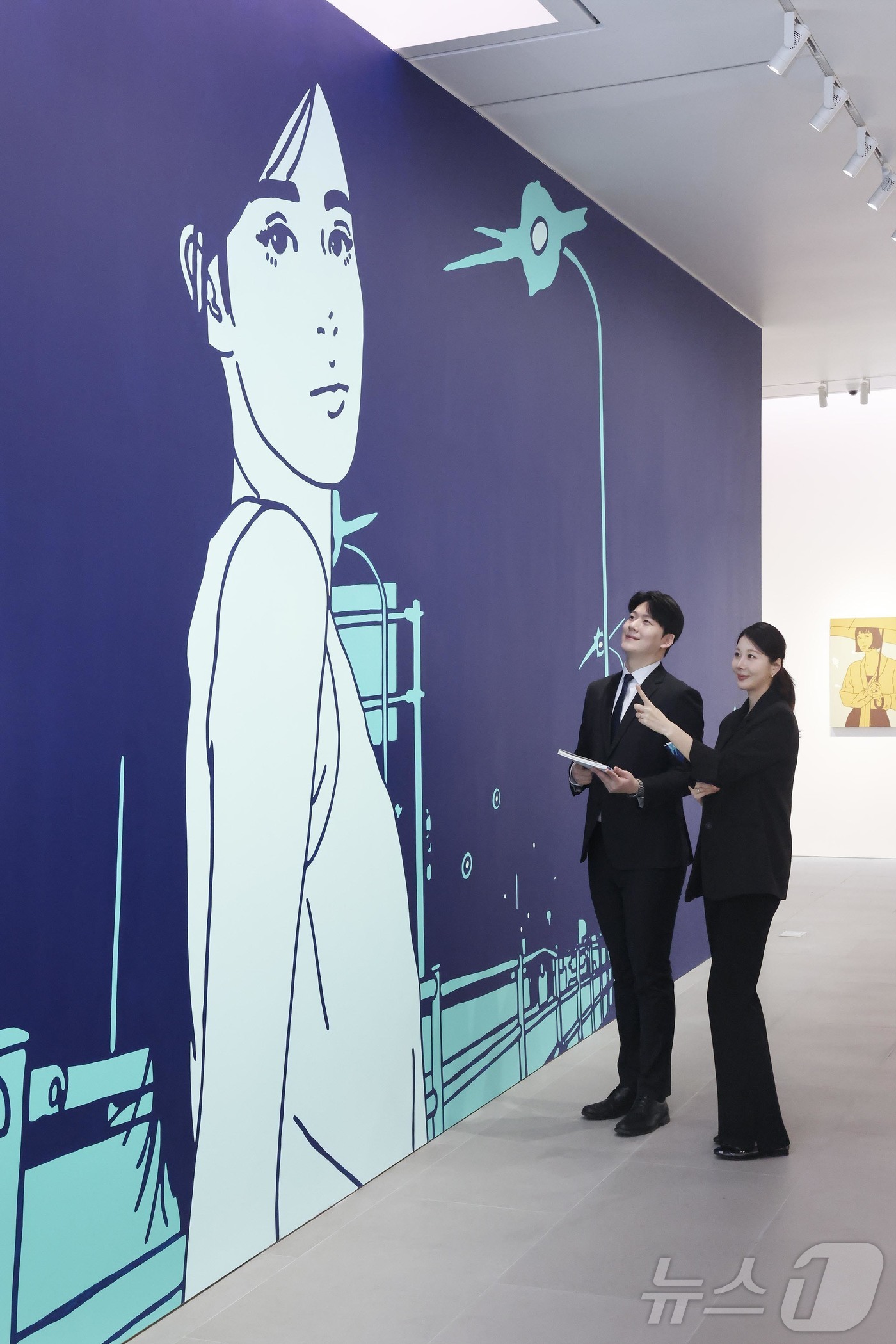 (서울=뉴스1) = 신세계백화점이 세계적인 인기를 모으고 있는 일본의 작가 키네(KYNE)의 국내 최대 규모 개인전을 개최한다고 2일 밝혔다. 사진은 모델들이 분더샵 청담에 위치한 …