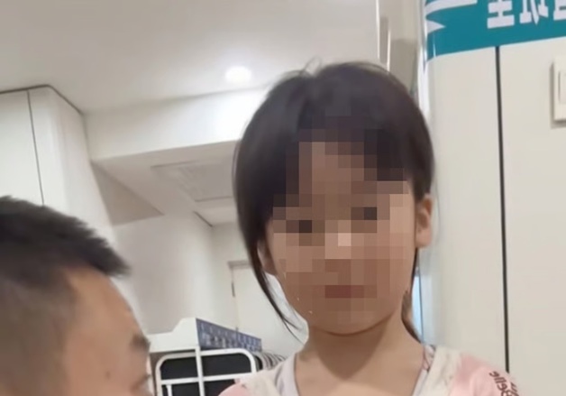 '심장병 투병' 아빠 홀로 돌보는 7세 소녀…"우리가 돕자" 후원 쇄도