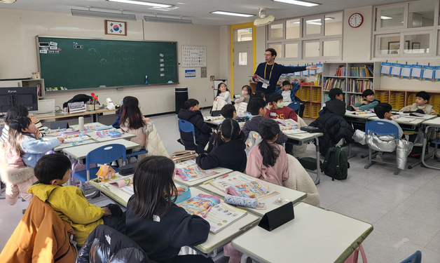 포스코, 포항·광양제철소 직원 자녀 대상 '키즈 잉글리시 캠프' 운영