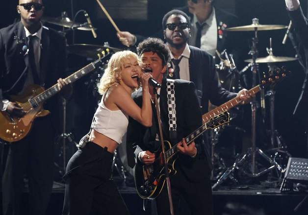 [뉴스1 PICK]로제, 브루노 마스와 그래미서 '아파트' 열창