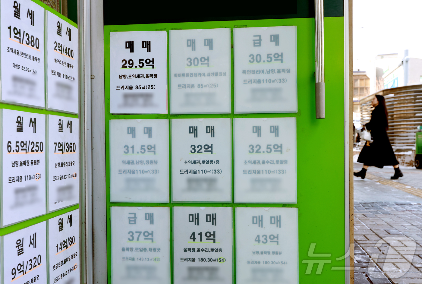 (서울=뉴스1) 이호윤 기자 = 2일 KB부동산에 따르면 지난 1월 전용면적 60제곱미터 초과~85제곱미터 이하 한강 이남 11개구 아파트 평균가는 18억269만원으로 집계됐다. …