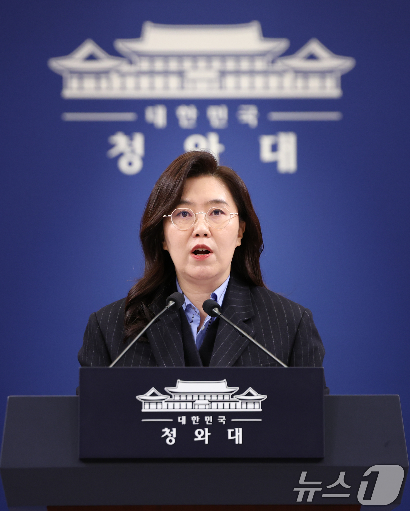 (서울=뉴스1) 허경 기자 = 강유정 대변인이 2일 청와대 춘추관에서 재정경제부 2차관 등 인사 관련 브리핑을 하고 있다. 2026.2.2/뉴스1