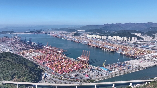 부산항, 대외 악재 뚫고 3년 연속 물동량 역대 최대치 경신