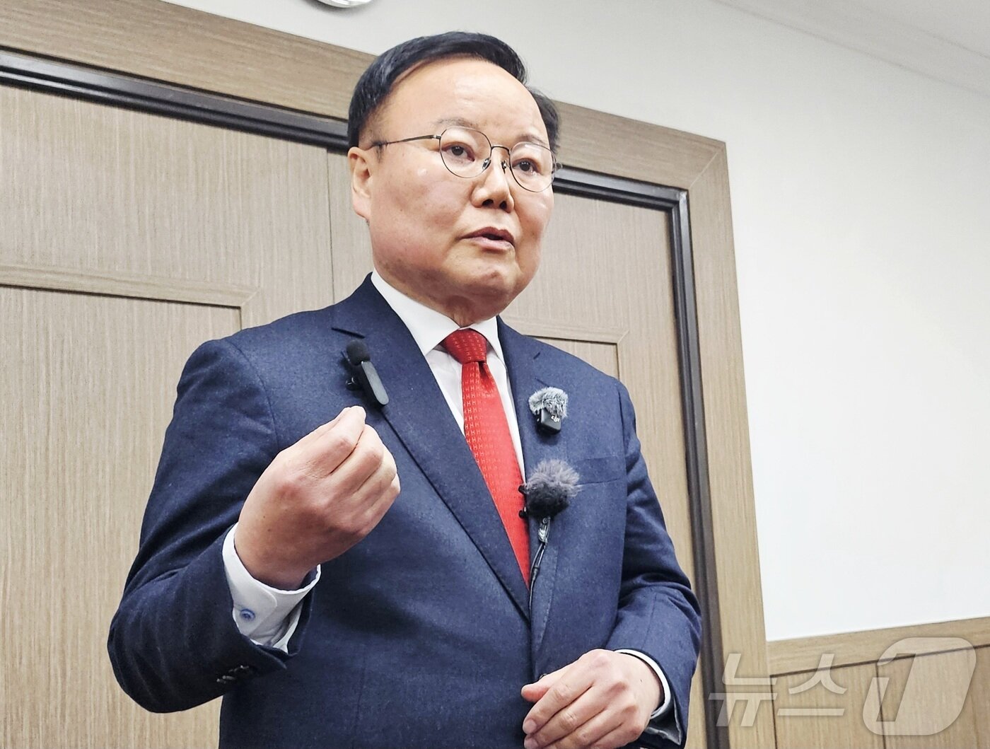 본문 이미지 - 김재원 국민의힘 최고위원(62)이 2일 대구 수성구 국민의힘 경북도당에서 기자회견을 열고 6·3 지방선거 경북도지사 출마를 선언하고 있다. 2026.2.2/뉴스1 ⓒ News1 남승렬 기자