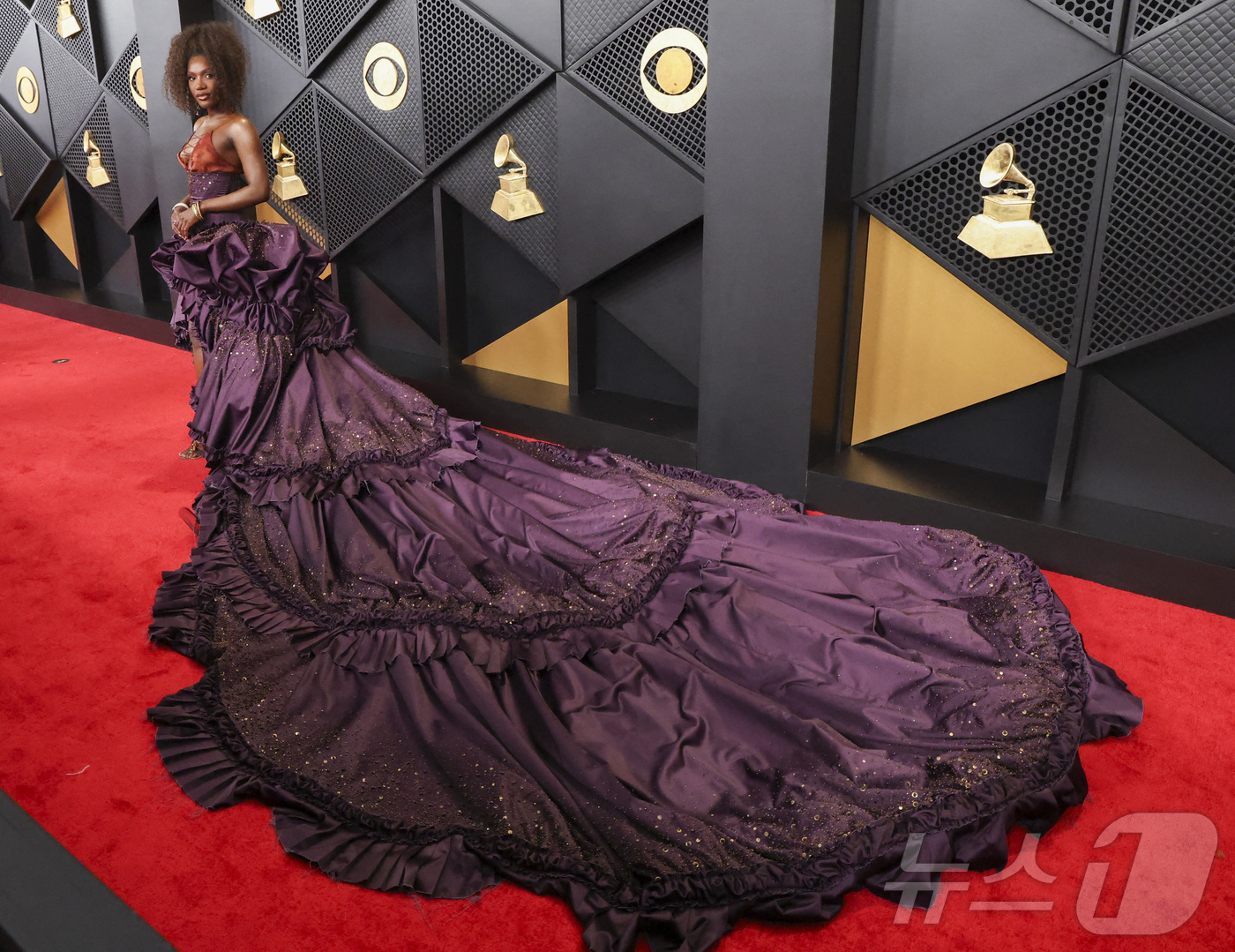 (로스앤젤레스 로이터=뉴스1) 권영미 기자 = 미국 래퍼이자 싱어송라이터인 도에치가 1일(현지시간) 미국 캘리포니아주 로스앤젤레스에서 열린 제68회 그래미 어워즈 레드카펫에서 포즈 …