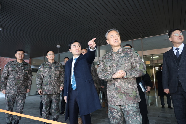 안규백, 취임 후 첫 수방사 방문…"내란 상흔 딛고 본연의 임무에 전념"