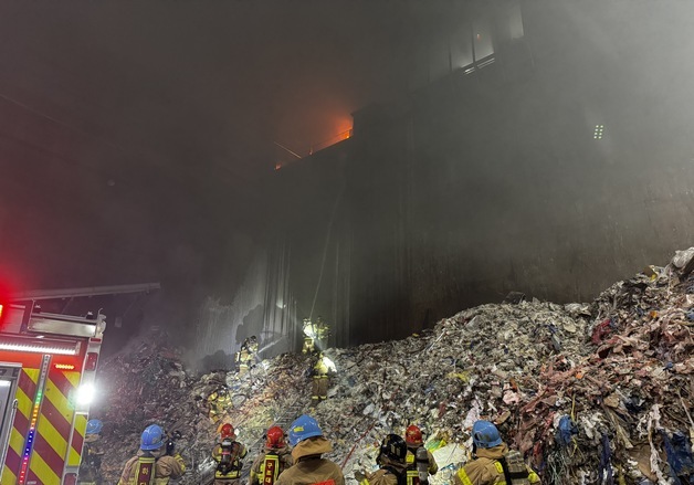 부산 구평동 자원순환시설 불…1시간 만에 초진