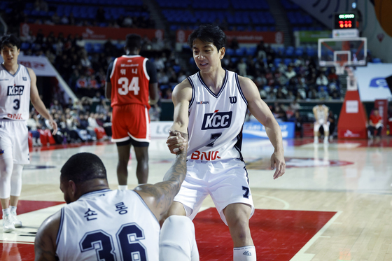 프로농구 KCC, 개막전 패배 이후 2연승…킹 27득점·허훈 14어시스트
