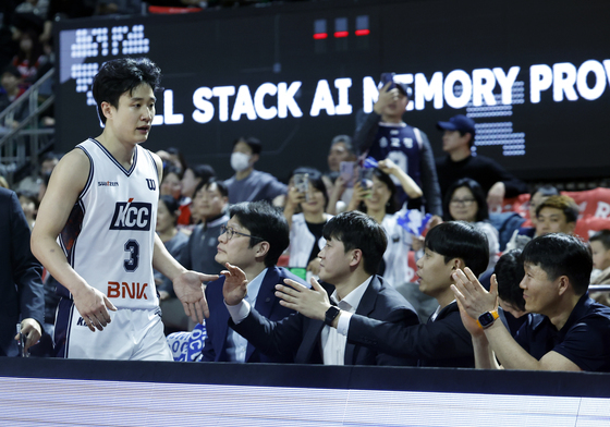 박수 받는 허웅