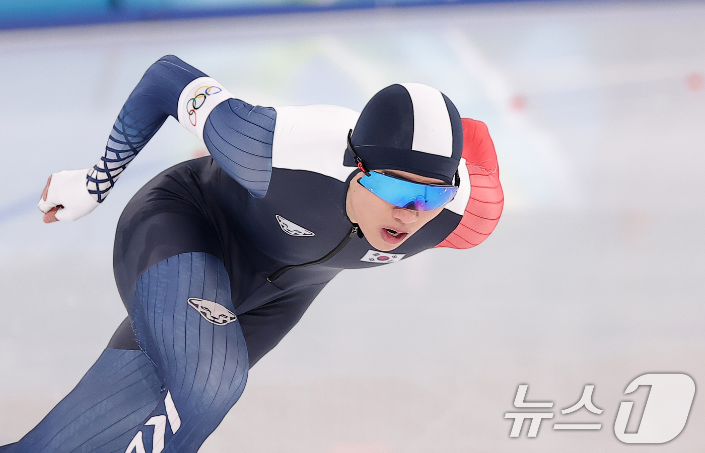 (밀라노=뉴스1) 김성진 기자 = 스피드스케이팅 정재원이 19일(현지시간) 이탈리아 밀라노 스피드스케이팅 스타디움에서 열린 스피드 스케이팅 남자 1500m에서 질주하고 있다. 20 …