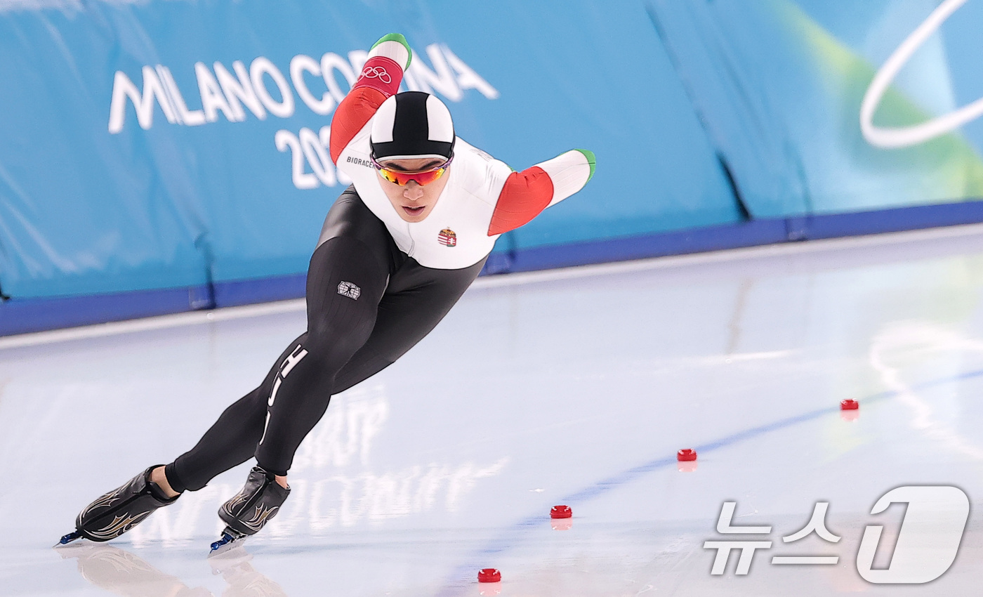 (밀라노=뉴스1) 김성진 기자 = 헝가리로 귀화한 스피드스케이팅 김민석이 19일(현지시간) 이탈리아 밀라노 스피드스케이팅 스타디움에서 열린 스피드 스케이팅 남자 1500m에서 질주 …