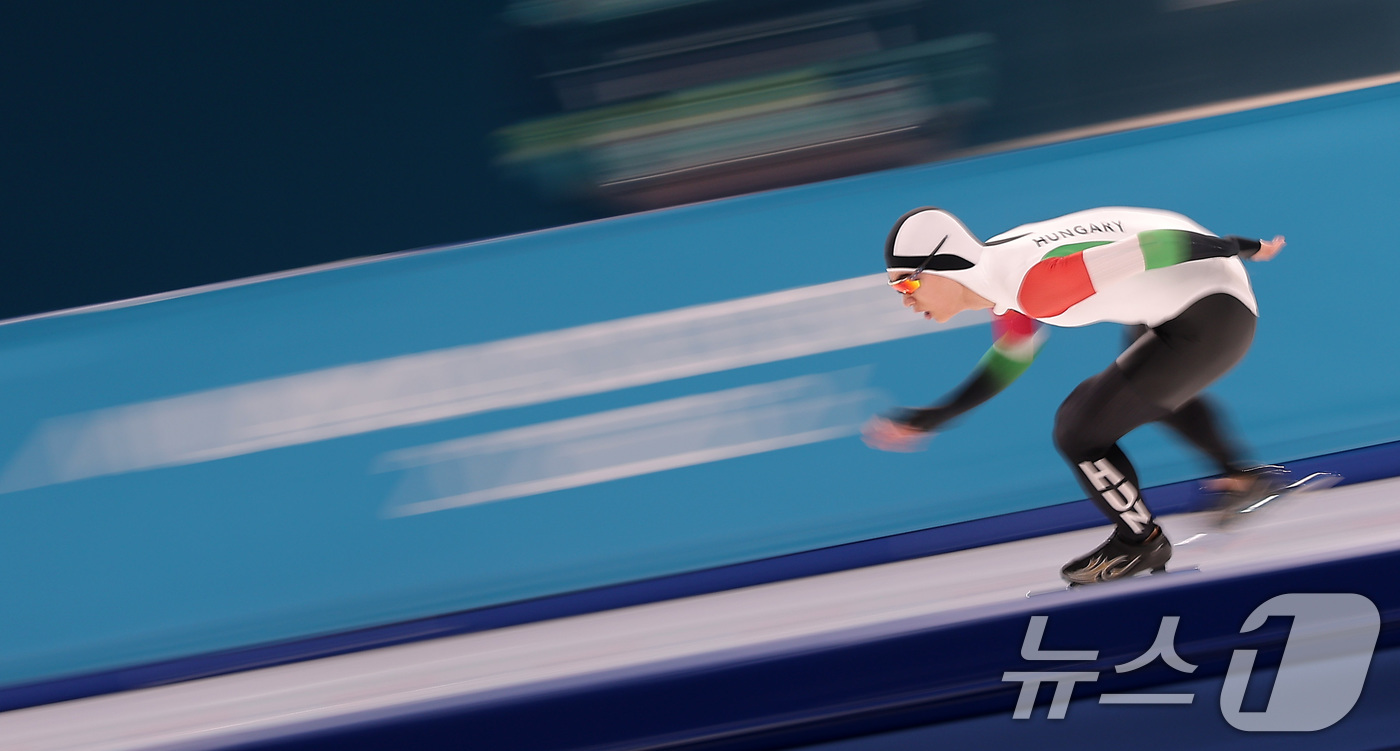 (밀라노=뉴스1) 김성진 기자 = 헝가리로 귀화한 스피드스케이팅 김민석이 19일(현지시간) 이탈리아 밀라노 스피드스케이팅 스타디움에서 열린 스피드 스케이팅 남자 1500m에서 질주 …