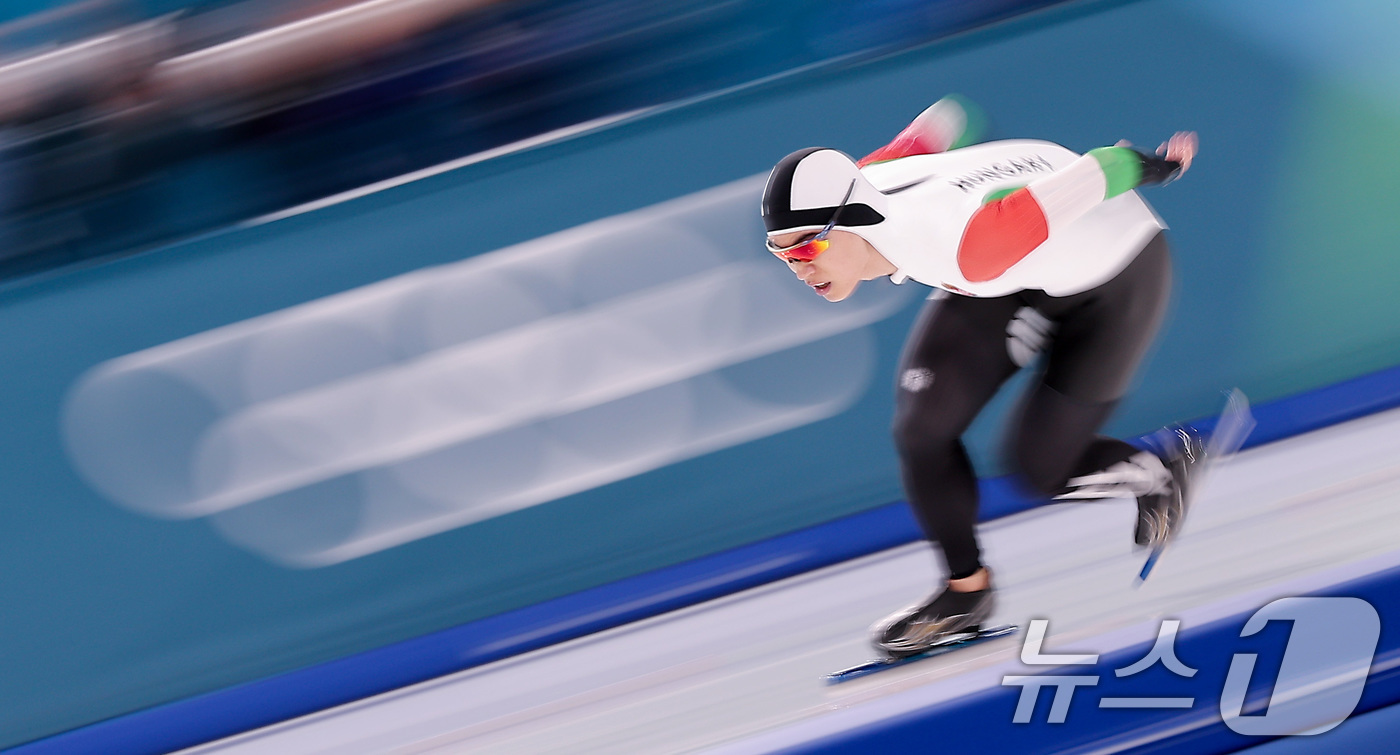 (밀라노=뉴스1) 김성진 기자 = 헝가리로 귀화한 스피드스케이팅 김민석이 19일(현지시간) 이탈리아 밀라노 스피드스케이팅 스타디움에서 열린 스피드 스케이팅 남자 1500m에서 질주 …