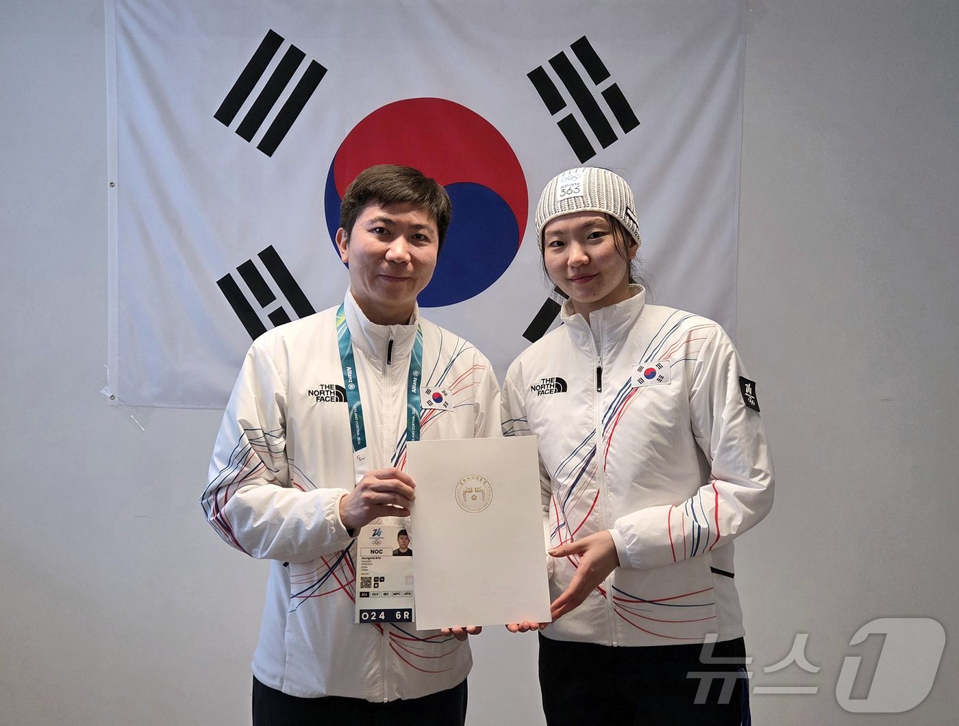 (밀라노=뉴스1) 김진환 기자 = 쇼트트랙 여자 3000m 계주에서 금메달을 획득한 심석희가 19일(현지시간) 이탈리아 밀라노 선수촌 대한민국 선수단 사무실에서 유승민 대한체육회장 …