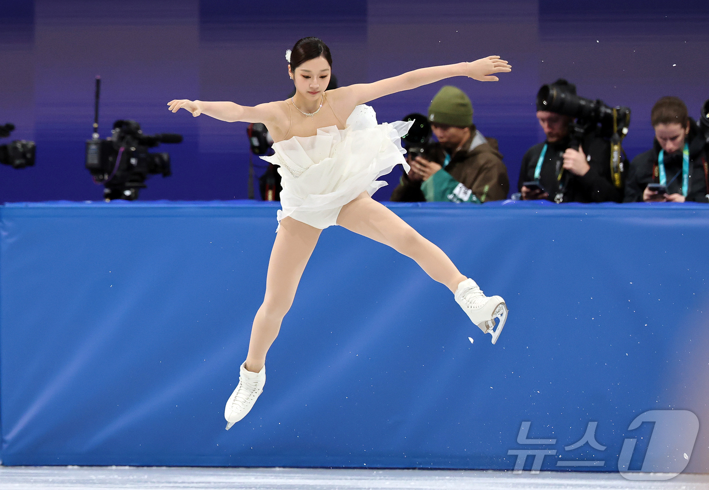(밀라노=뉴스1) 김진환 기자 = 피겨 신지아가 19일(현지시간) 이탈리아 밀라노 아이스스케이팅 아레나에서 열린 2026 밀라노·코르티나담페초 동계올림픽 피겨 스케이팅 여자 싱글 …