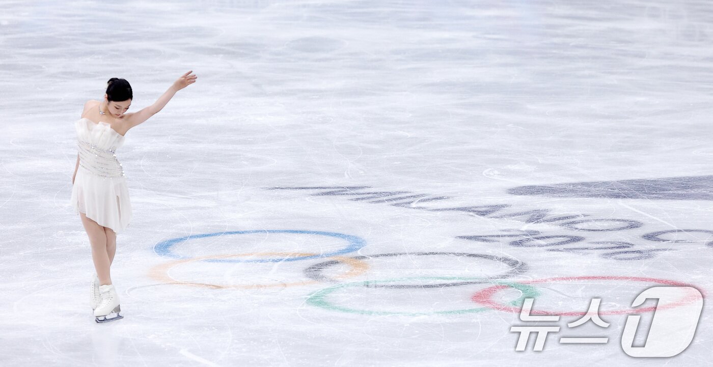본문 이미지 - 피겨 신지아가 18일(현지시간) 이탈리아 밀라노 아이스스케이팅 아레나에서 열린 2026 밀라노·코르티나담페초 동계올림픽 피겨 스케이팅 여자 싱글 프리 스케이팅에서 연기를 펼치고 있다. 2026.2.20 ⓒ 뉴스1 김성진 기자