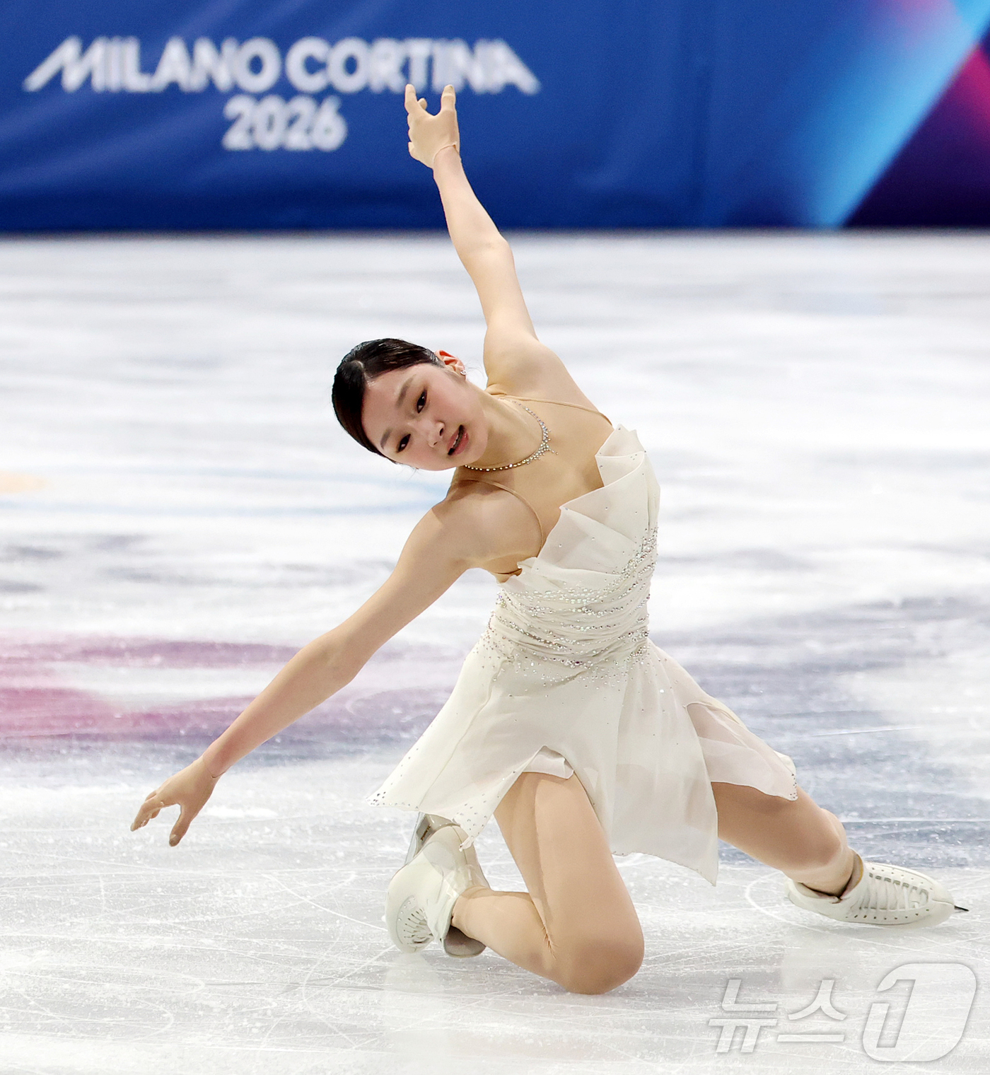 (밀라노=뉴스1) 김진환 기자 = 피겨 신지아가 19일(현지시간) 이탈리아 밀라노 아이스스케이팅 아레나에서 열린 2026 밀라노·코르티나담페초 동계올림픽 피겨 스케이팅 여자 싱글 …