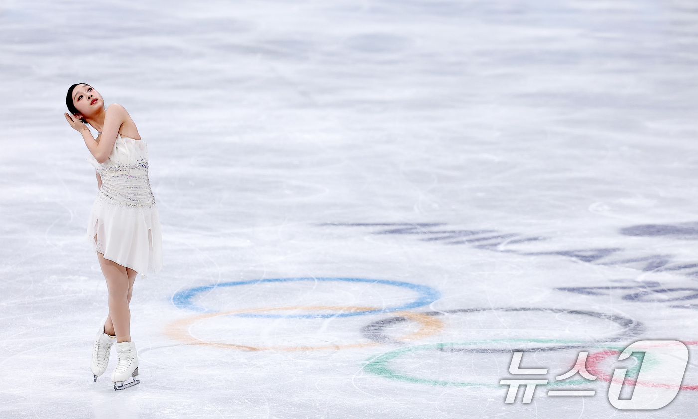 (밀라노=뉴스1) 김성진 기자 = 피겨 신지아가 19일(현지시간) 이탈리아 밀라노 아이스스케이팅 아레나에서 열린 2026 밀라노·코르티나담페초 동계올림픽 피겨 스케이팅 여자 싱글 …