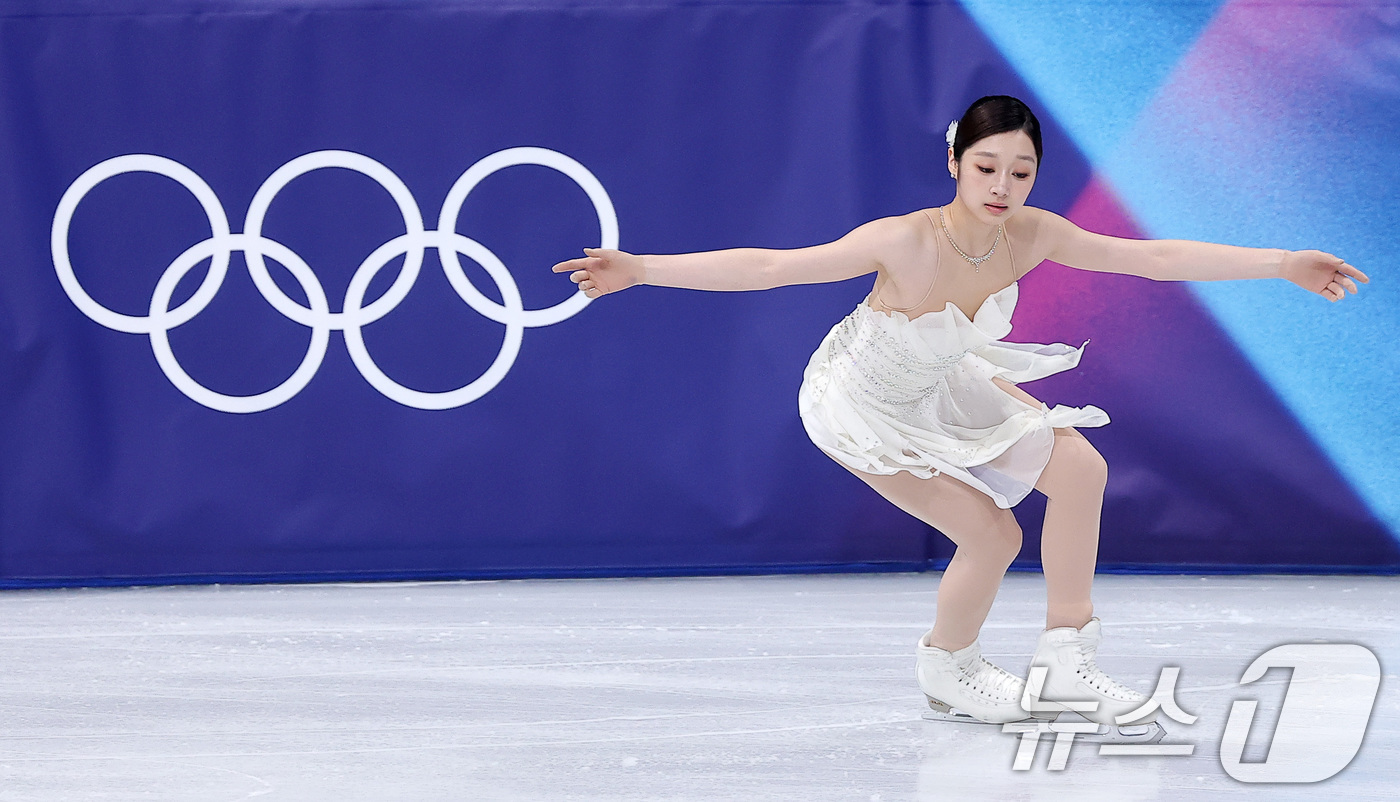 (밀라노=뉴스1) 김성진 기자 = 피겨 신지아가 19일(현지시간) 이탈리아 밀라노 아이스스케이팅 아레나에서 열린 2026 밀라노·코르티나담페초 동계올림픽 피겨 스케이팅 여자 싱글 …
