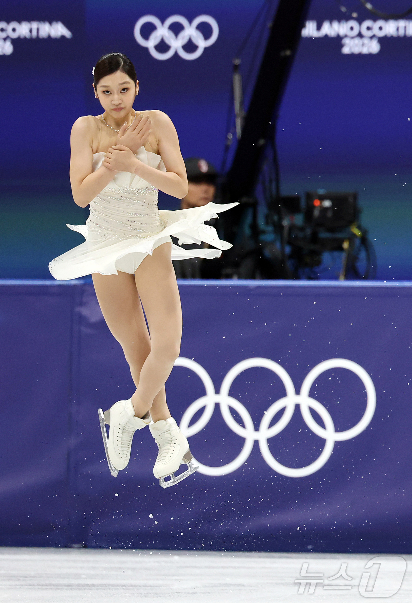 (밀라노=뉴스1) 김진환 기자 = 피겨 신지아가 19일(현지시간) 이탈리아 밀라노 아이스스케이팅 아레나에서 열린 2026 밀라노·코르티나담페초 동계올림픽 피겨 스케이팅 여자 싱글 …