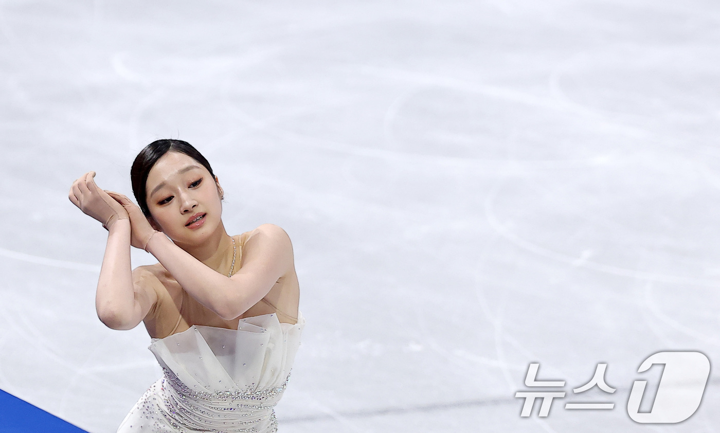 (밀라노=뉴스1) 김성진 기자 = 피겨 신지아가 19일(현지시간) 이탈리아 밀라노 아이스스케이팅 아레나에서 열린 2026 밀라노·코르티나담페초 동계올림픽 피겨 스케이팅 여자 싱글 …