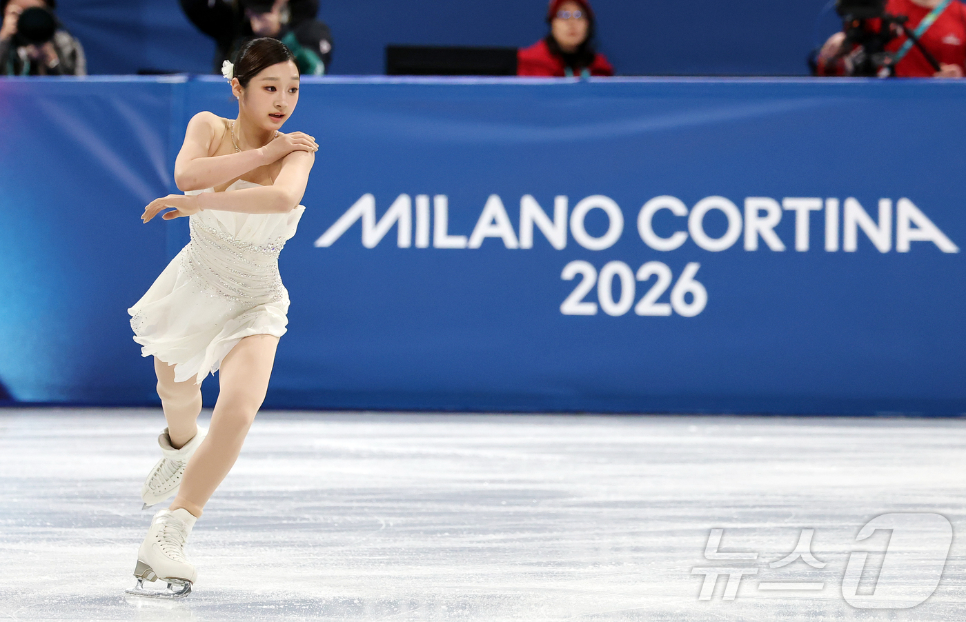 (밀라노=뉴스1) 김진환 기자 = 피겨 신지아가 19일(현지시간) 이탈리아 밀라노 아이스스케이팅 아레나에서 열린 2026 밀라노·코르티나담페초 동계올림픽 피겨 스케이팅 여자 싱글 …