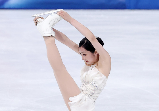 회전 연기 펼치는 신지아