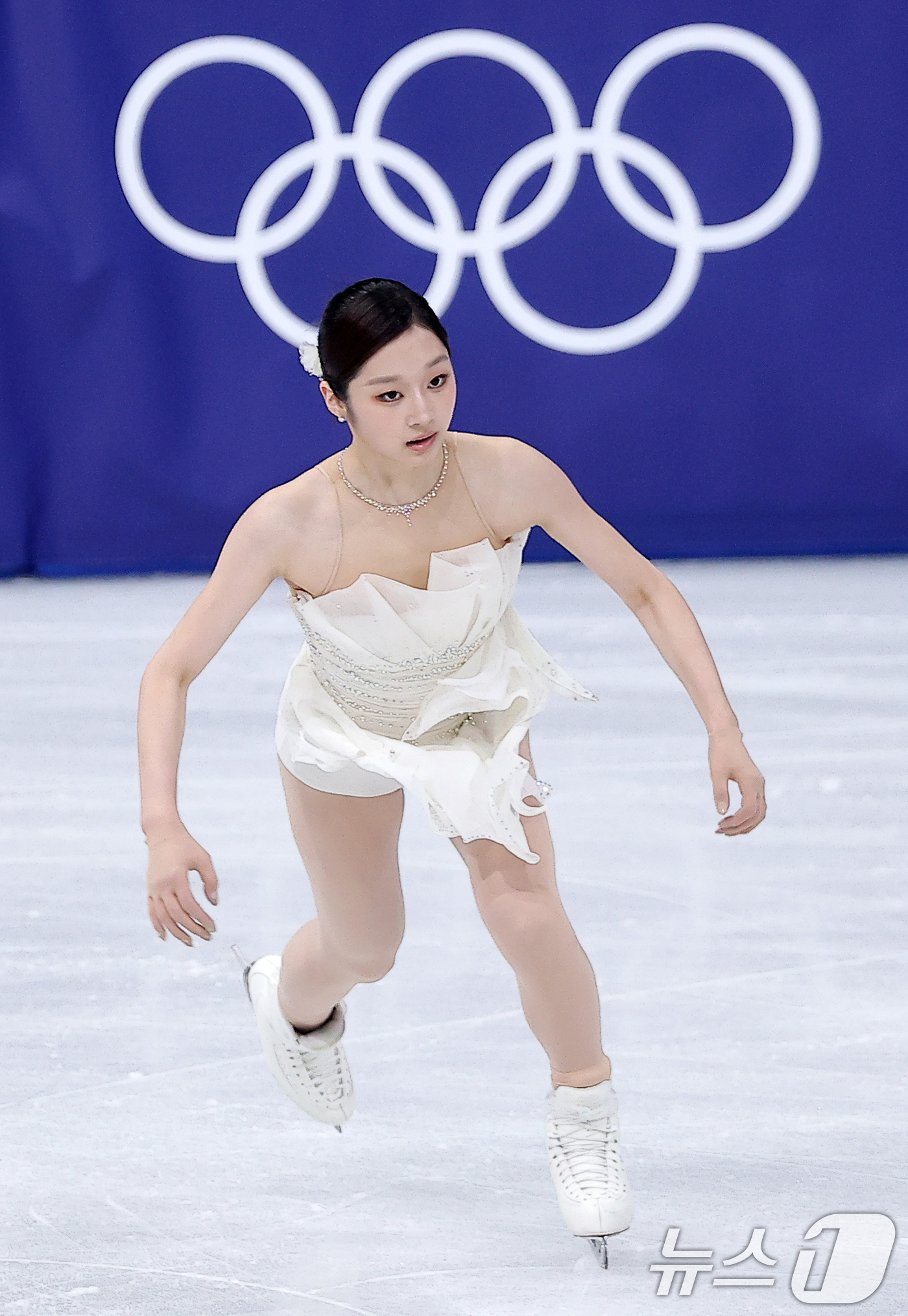 (밀라노=뉴스1) 김성진 기자 = 피겨 신지아가 19일(현지시간) 이탈리아 밀라노 아이스스케이팅 아레나에서 열린 2026 밀라노·코르티나담페초 동계올림픽 피겨 스케이팅 여자 싱글 …