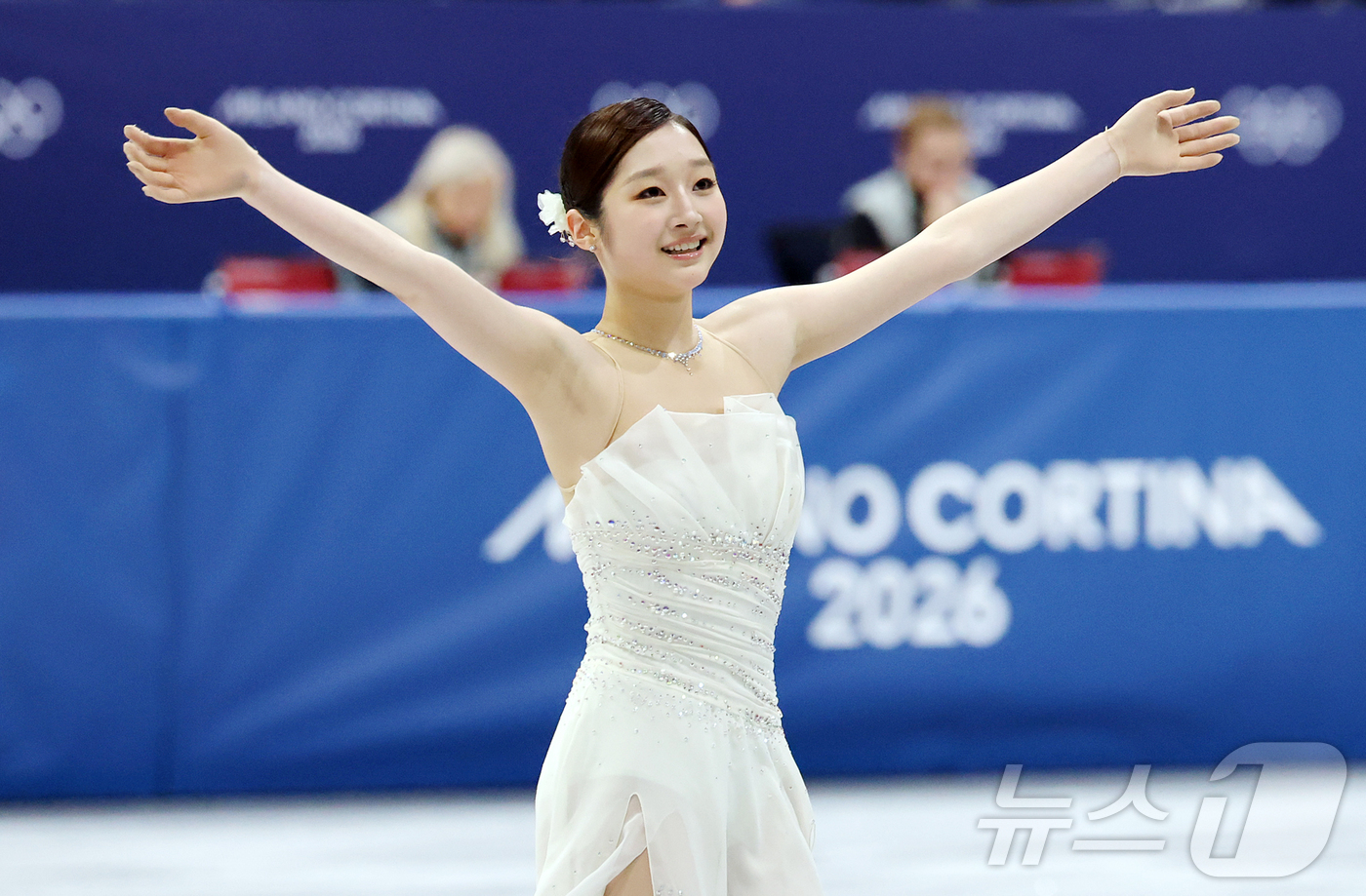 (밀라노=뉴스1) 김진환 기자 = 피겨 신지아가 19일(현지시간) 이탈리아 밀라노 아이스스케이팅 아레나에서 열린 2026 밀라노·코르티나담페초 동계올림픽 피겨 스케이팅 여자 싱글 …