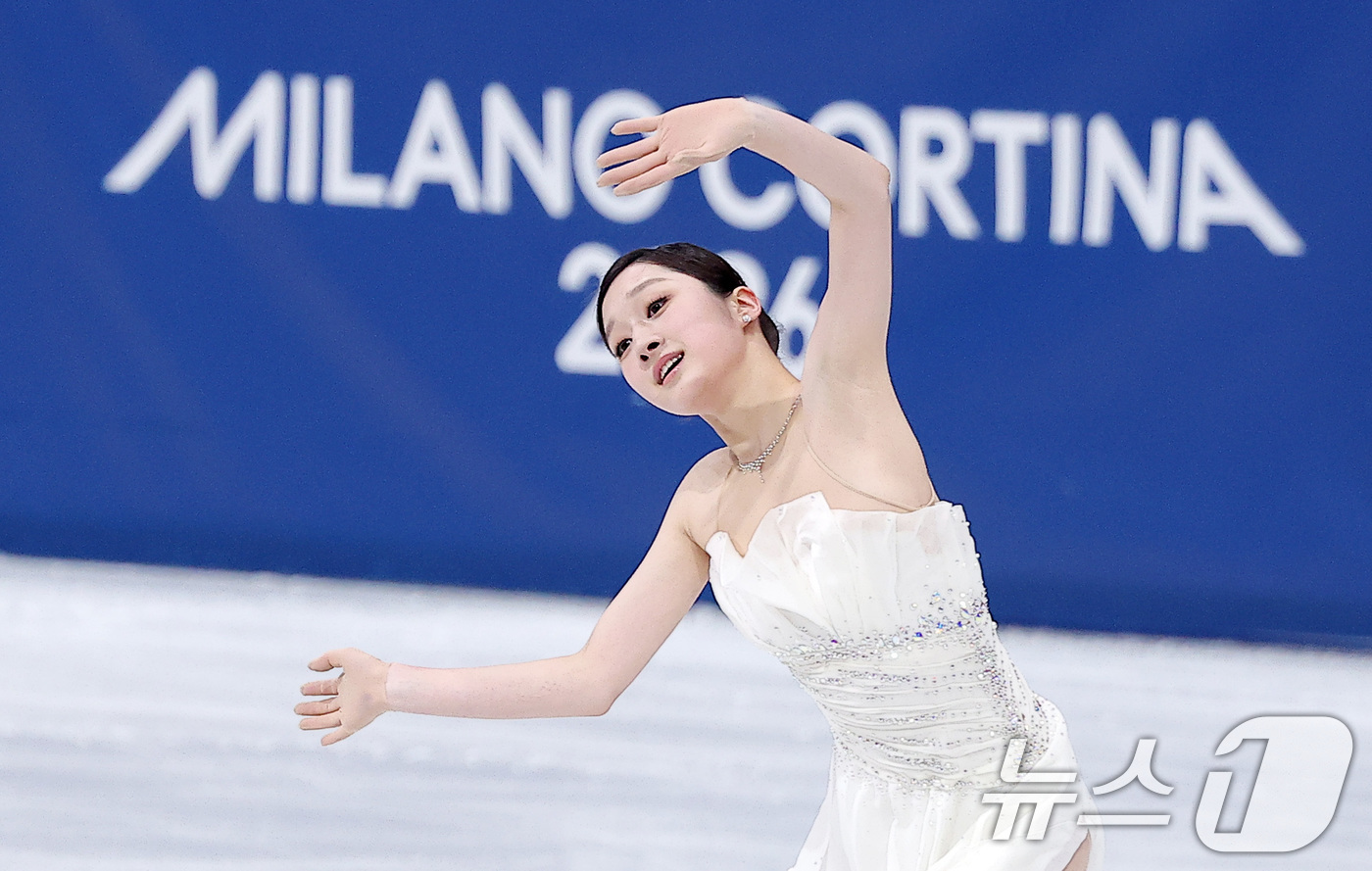 (밀라노=뉴스1) 김성진 기자 = 피겨 신지아가 19일(현지시간) 이탈리아 밀라노 아이스스케이팅 아레나에서 열린 2026 밀라노·코르티나담페초 동계올림픽 피겨 스케이팅 여자 싱글 …