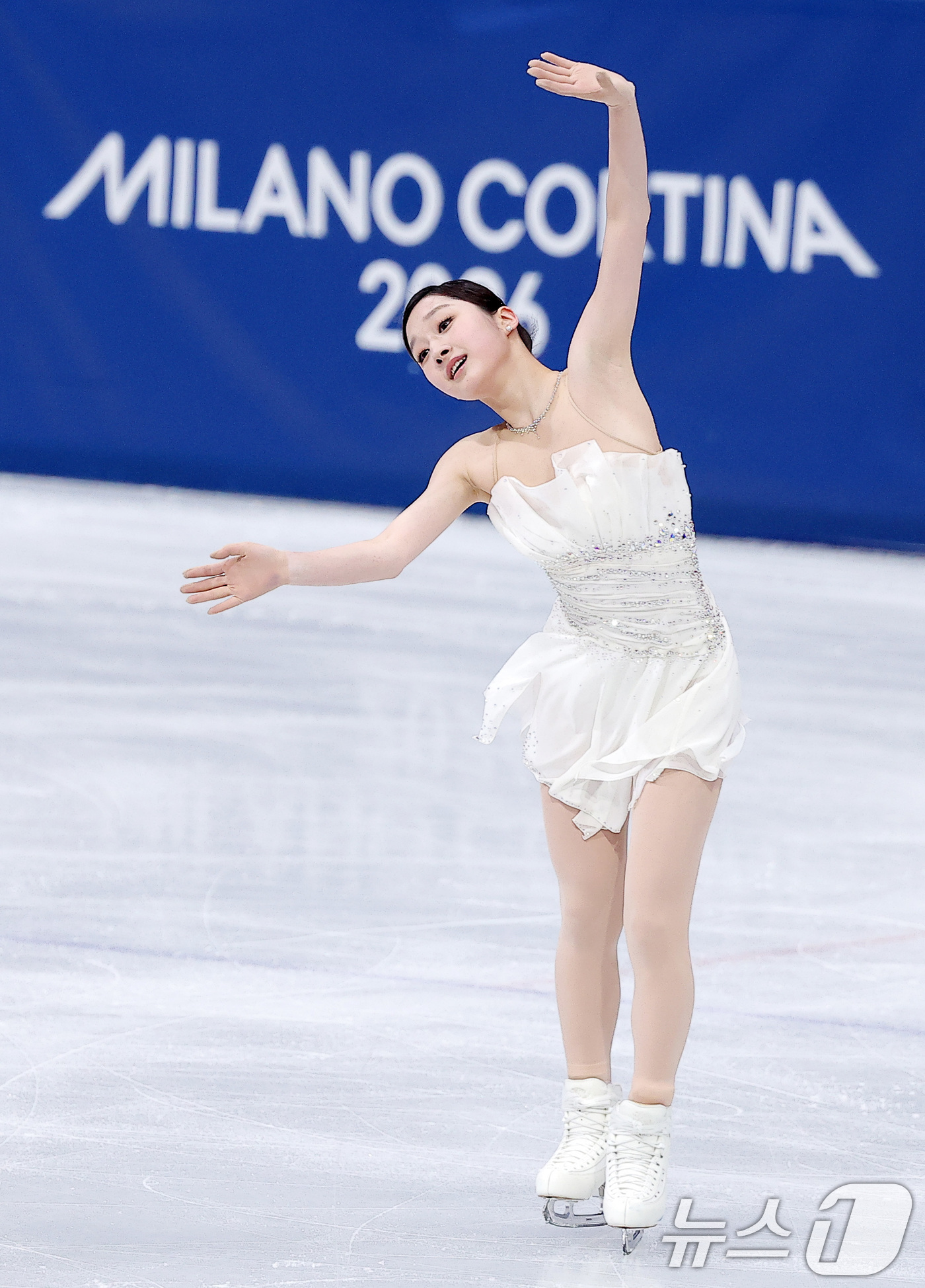 (밀라노=뉴스1) 김성진 기자 = 피겨 신지아가 19일(현지시간) 이탈리아 밀라노 아이스스케이팅 아레나에서 열린 2026 밀라노·코르티나담페초 동계올림픽 피겨 스케이팅 여자 싱글 …