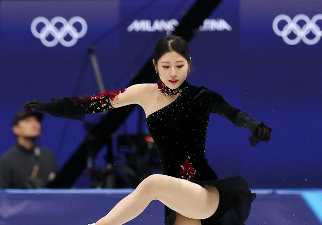 경기 앞서 몸 푸는 이해인