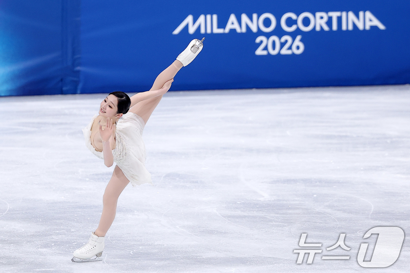 (밀라노=뉴스1) 김성진 기자 = 피겨 신지아가 19일(현지시간) 이탈리아 밀라노 아이스스케이팅 아레나에서 열린 2026 밀라노·코르티나담페초 동계올림픽 피겨 스케이팅 여자 싱글 …
