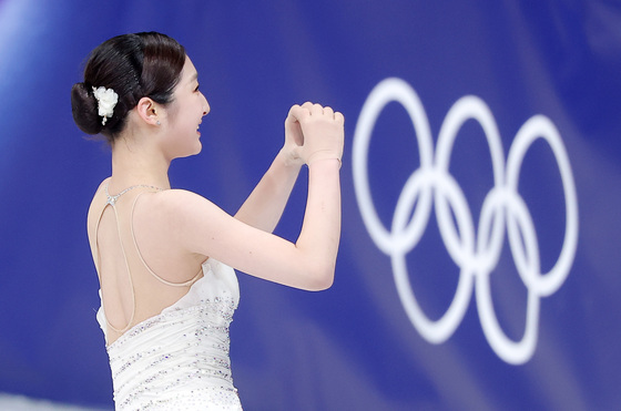 하트 선보이는 신지아