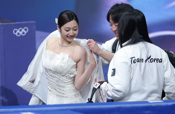 점퍼 입는 신지아