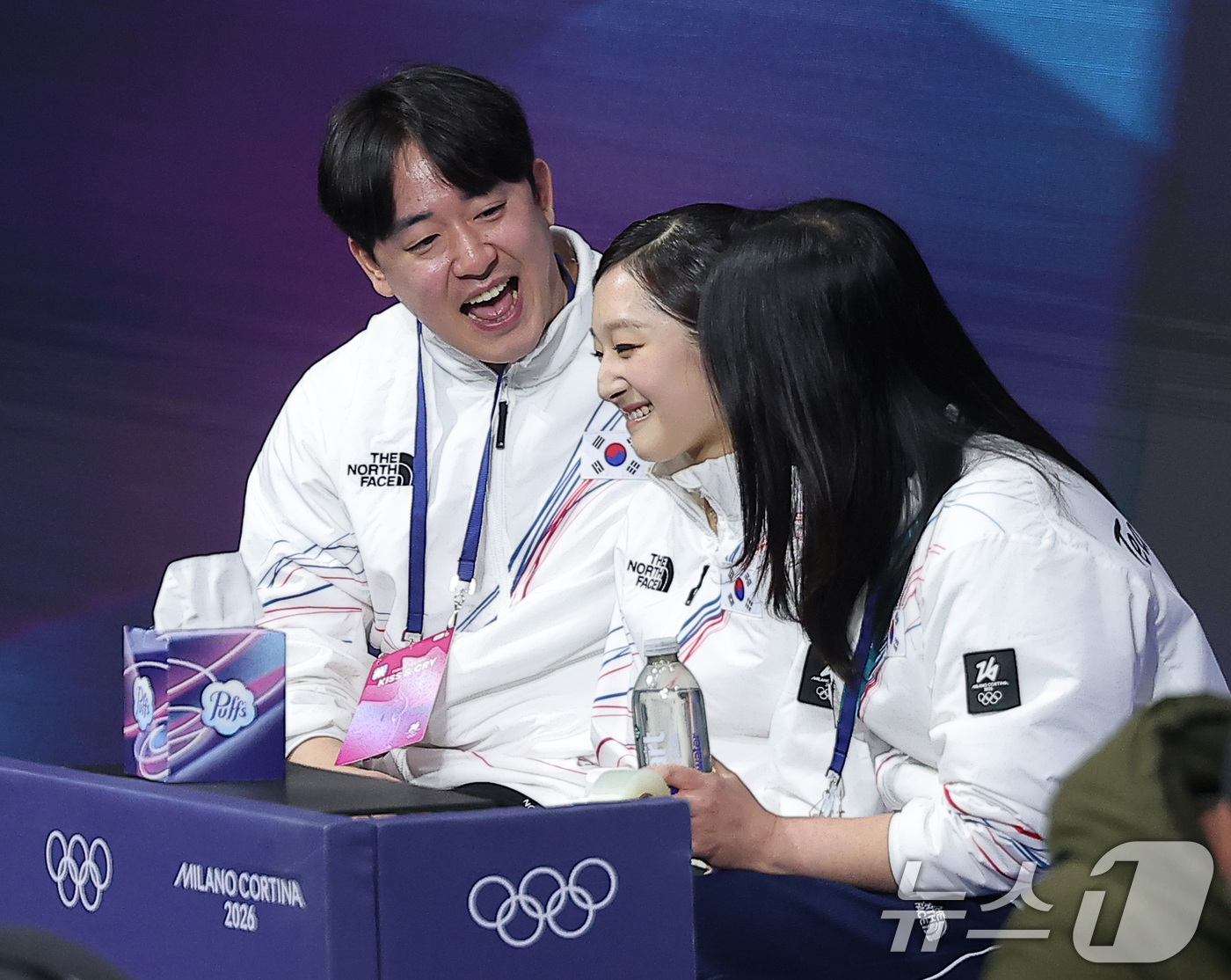 (밀라노=뉴스1) 김성진 기자 = 피겨 신지아가 19일(현지시간) 이탈리아 밀라노 아이스스케이팅 아레나에서 열린 2026 밀라노·코르티나담페초 동계올림픽 피겨 스케이팅 여자 싱글 …