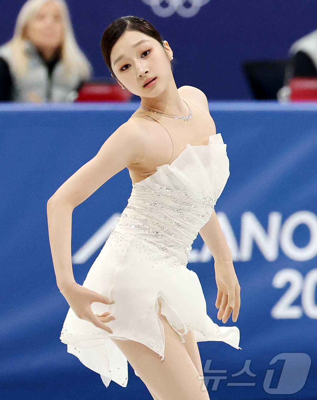 (밀라노=뉴스1) 김진환 기자 = 피겨 신지아가 19일(현지시간) 이탈리아 밀라노 아이스스케이팅 아레나에서 열린 2026 밀라노·코르티나담페초 동계올림픽 피겨 스케이팅 여자 싱글 …