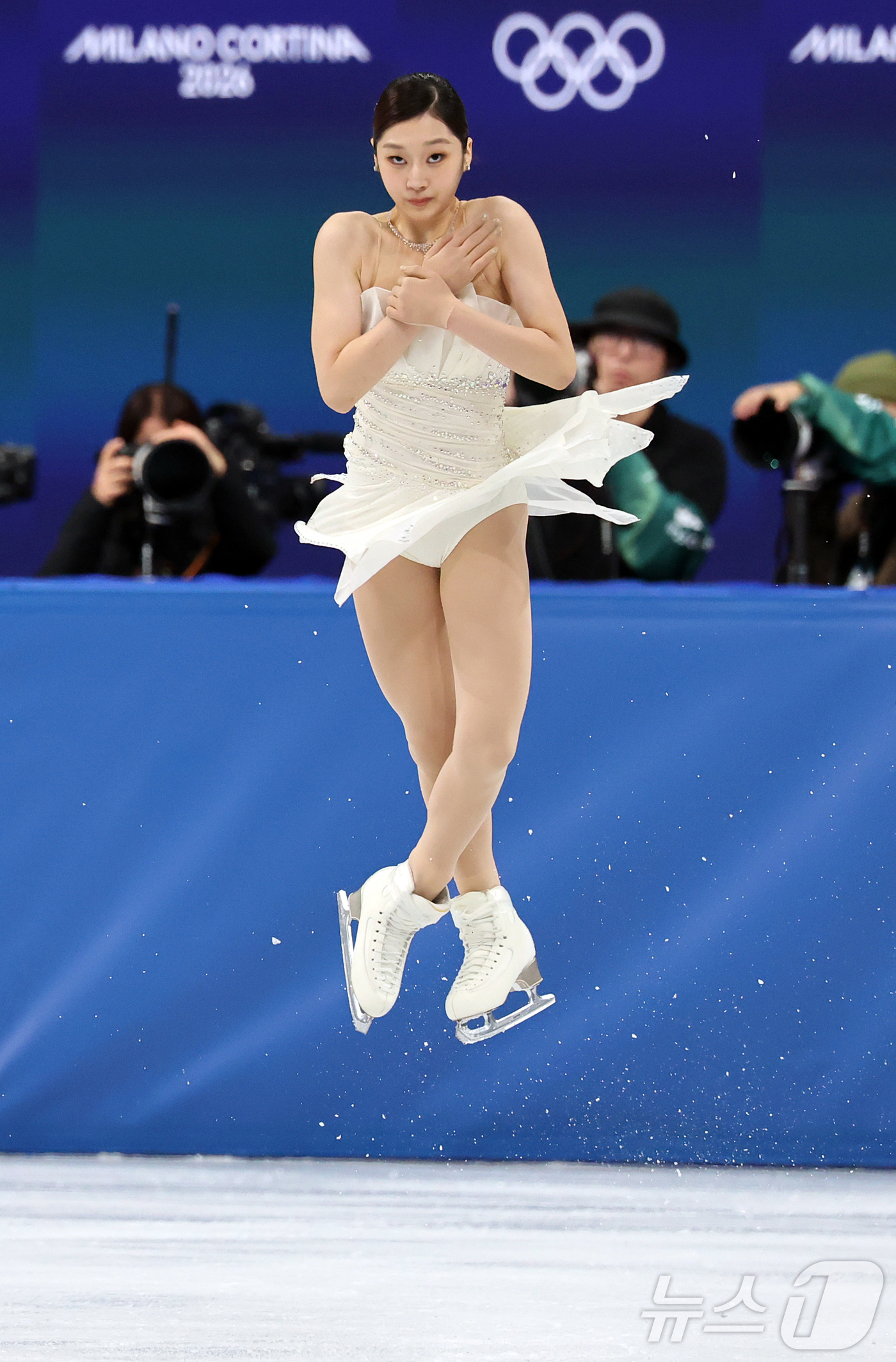 (밀라노=뉴스1) 김진환 기자 = 피겨 신지아가 19일(현지시간) 이탈리아 밀라노 아이스스케이팅 아레나에서 열린 2026 밀라노·코르티나담페초 동계올림픽 피겨 스케이팅 여자 싱글 …