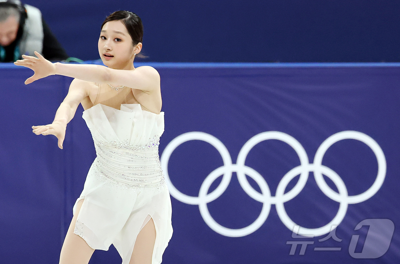 (밀라노=뉴스1) 김진환 기자 = 피겨 신지아가 19일(현지시간) 이탈리아 밀라노 아이스스케이팅 아레나에서 열린 2026 밀라노·코르티나담페초 동계올림픽 피겨 스케이팅 여자 싱글 …