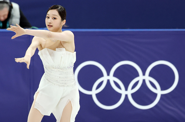 연기 펼치는 신지아