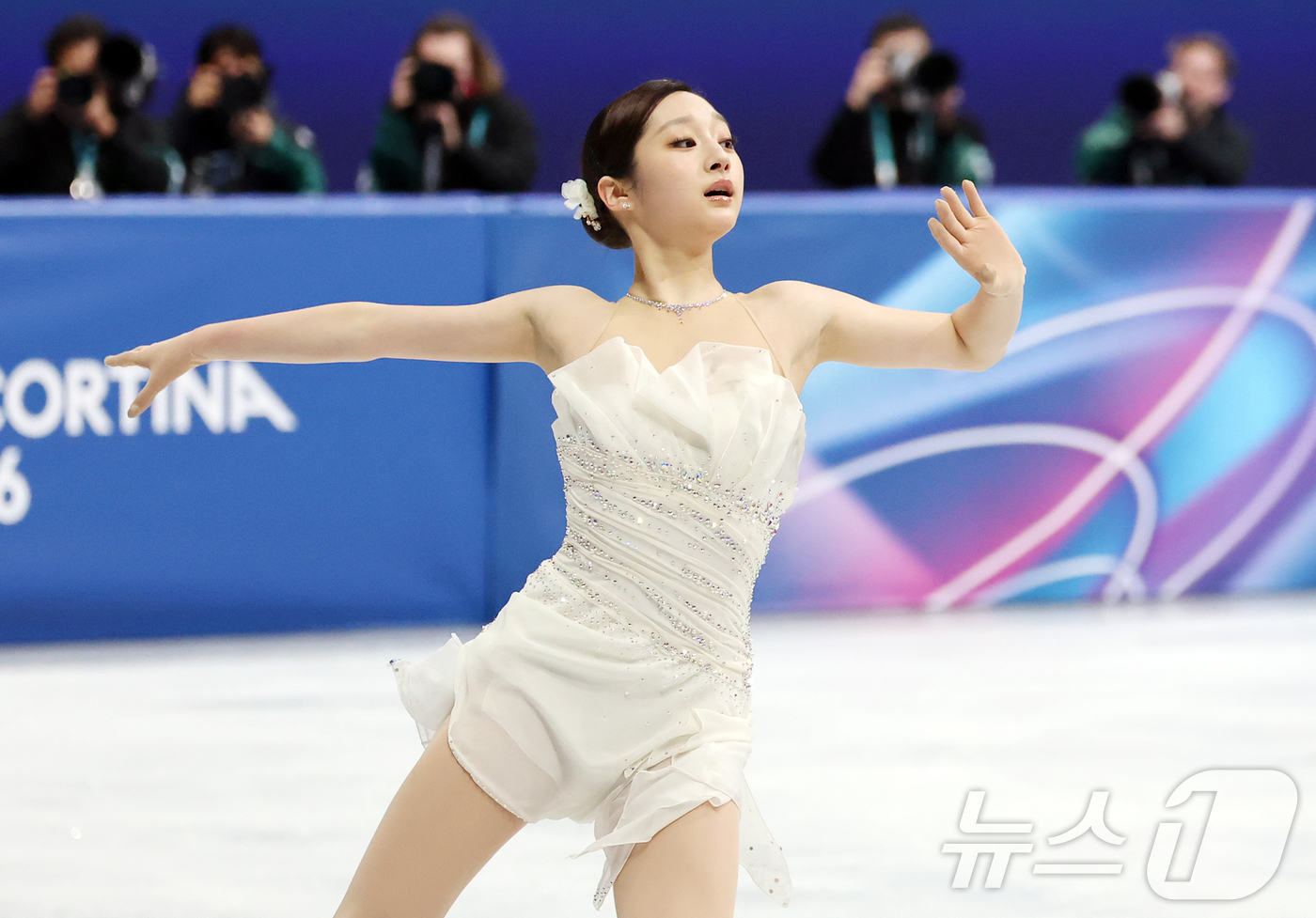 (밀라노=뉴스1) 김진환 기자 = 피겨 신지아가 19일(현지시간) 이탈리아 밀라노 아이스스케이팅 아레나에서 열린 2026 밀라노·코르티나담페초 동계올림픽 피겨 스케이팅 여자 싱글 …