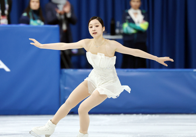 연기 펼치는 신지아