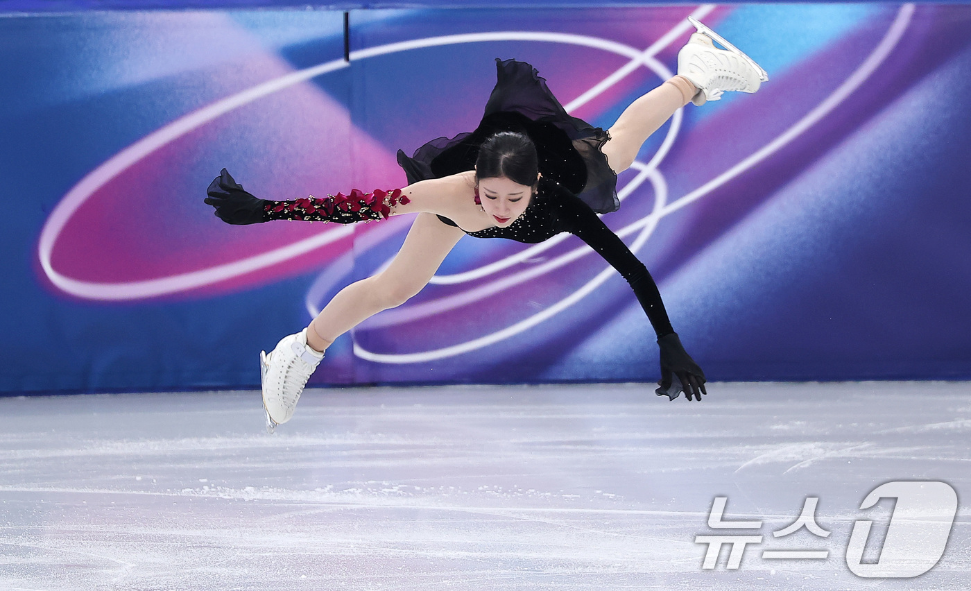 (밀라노=뉴스1) 김성진 기자 = 피겨 이해인이 19일(현지시간) 이탈리아 밀라노 아이스스케이팅 아레나에서 열린 2026 밀라노·코르티나담페초 동계올림픽 피겨 스케이팅 여자 싱글 …