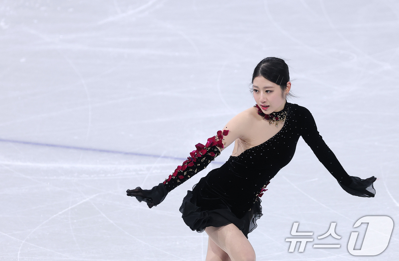 (밀라노=뉴스1) 김성진 기자 = 피겨 이해인이 19일(현지시간) 이탈리아 밀라노 아이스스케이팅 아레나에서 열린 2026 밀라노·코르티나담페초 동계올림픽 피겨 스케이팅 여자 싱글 …