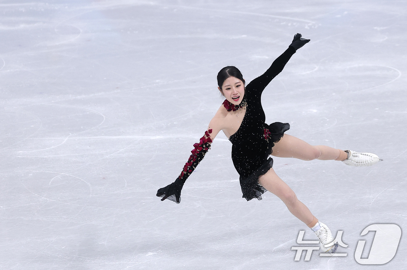 (밀라노=뉴스1) 김성진 기자 = 피겨 이해인이 19일(현지시간) 이탈리아 밀라노 아이스스케이팅 아레나에서 열린 2026 밀라노·코르티나담페초 동계올림픽 피겨 스케이팅 여자 싱글 …