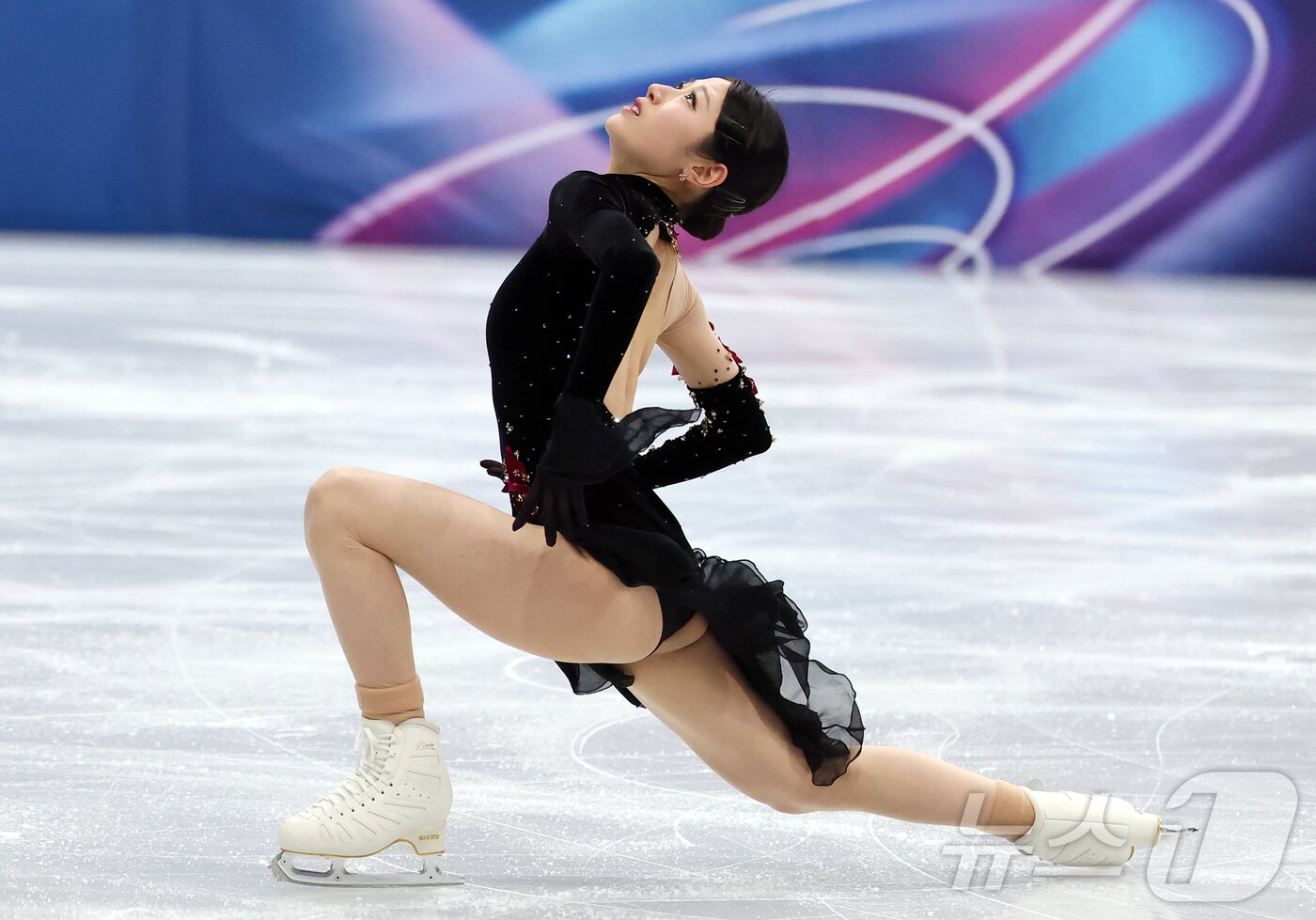 본문 이미지 - 피겨 이해인이 19일(현지시간) 이탈리아 밀라노 아이스스케이팅 아레나에서 열린 2026 밀라노·코르티나담페초 동계올림픽 피겨 스케이팅 여자 싱글 프리 스케이팅에서 연기를 펼치고 있다. 이해인은 이날 기술점수(TES) 74.15점, 예술점수(PCS) 66.34점을 묶어 총점 140.49점을 올렸다. 2026.2.20 ⓒ 뉴스1 김진환 기자