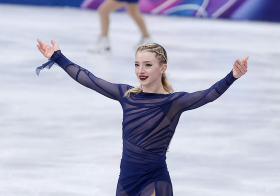 인사하는 앰버 글렌