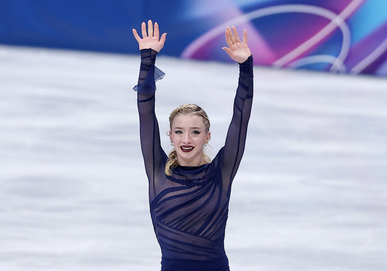 인사하는 앰버 글렌