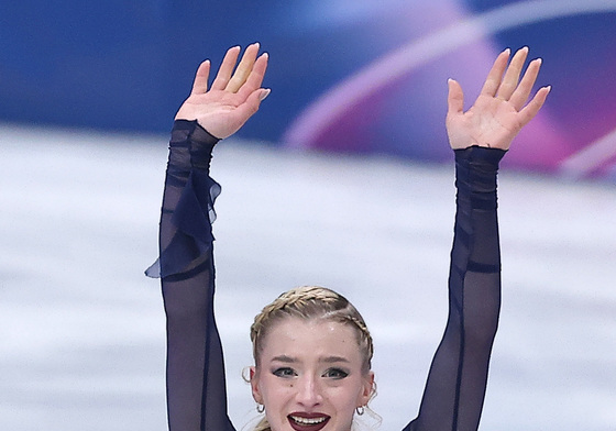 인사하는 앰버 글렌